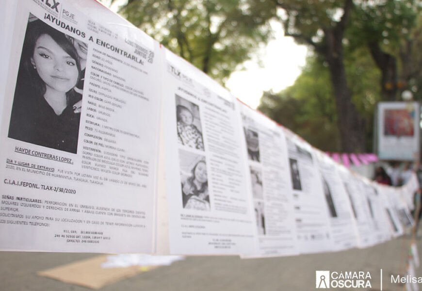 Con tendedero de denuncias, exigen al gobierno justicia para víctimas de violencia