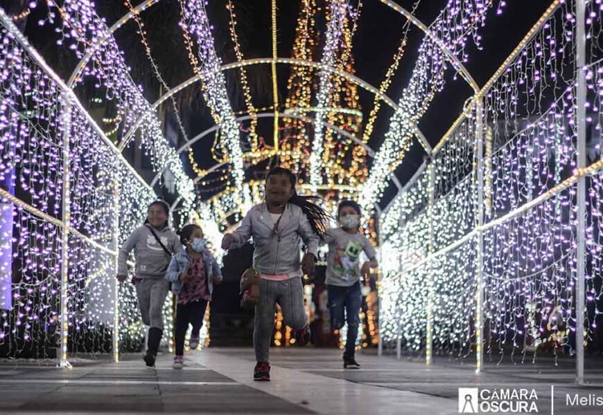 Luces navideñas y ambiente familiar en Xicohtzinco