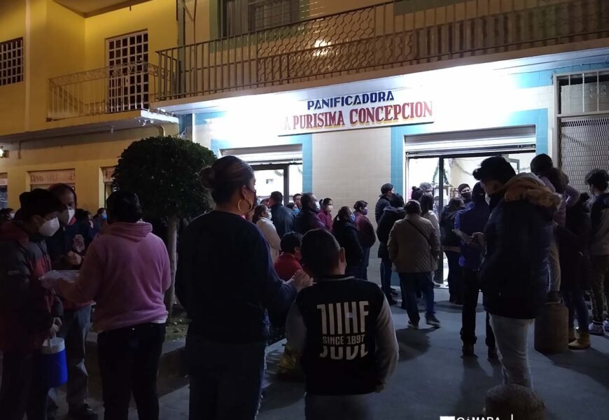 Remate de roscas provoca aglomeraciones en panaderías