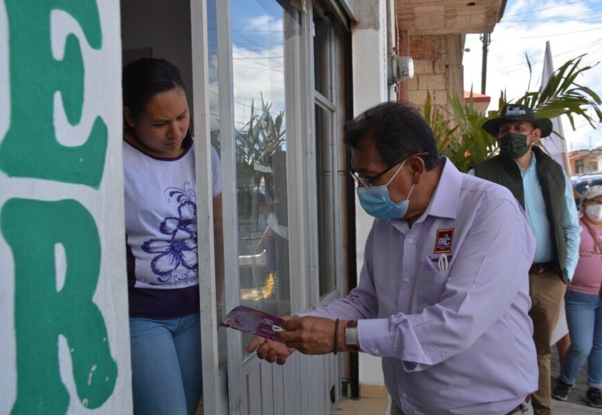 Serafín Ortiz realizó una caminata por los barrios de Ocotlán y Tlacomulco