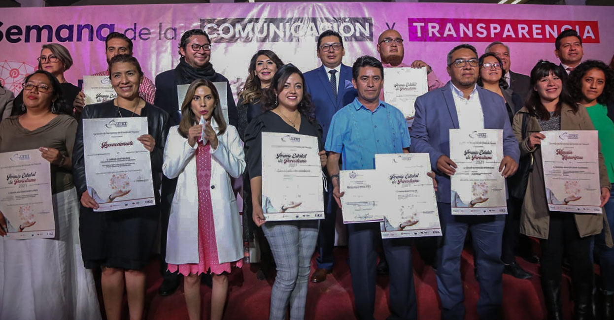 Asiste Alejandra Ramírez Ortiz a la entrega de premios de la UPET