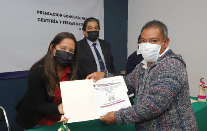 Premió casa de artesanías a los ganadores del concurso regional de cestería y fibras naturales