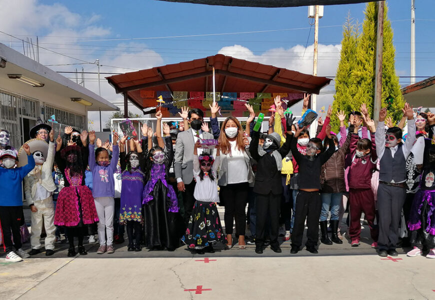 Apoya Nancy Cortés conmemoraciones escolares del Día de Muertos