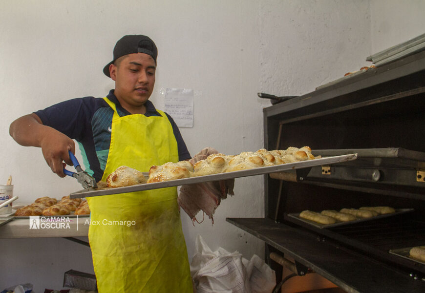 Juventud y tradición en la «Panadería Luna»