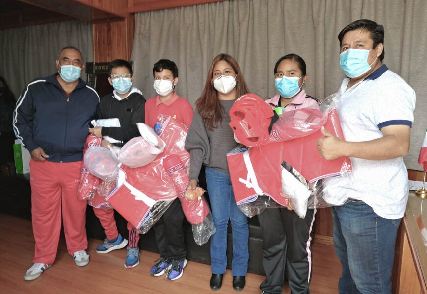 Entregan equipamiento a jóvenes seleccionados para Juegos Nacionales Populares