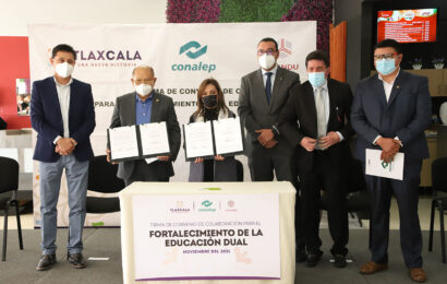 Firma convenio Lorena Cuéllar entre CONALEP y la empresa COINDU