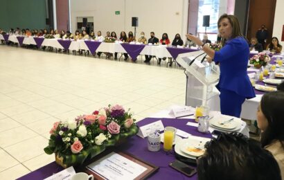 Se reúne gobernadora Lorena Cuéllar con presidentas y directoras de los DIF municipales