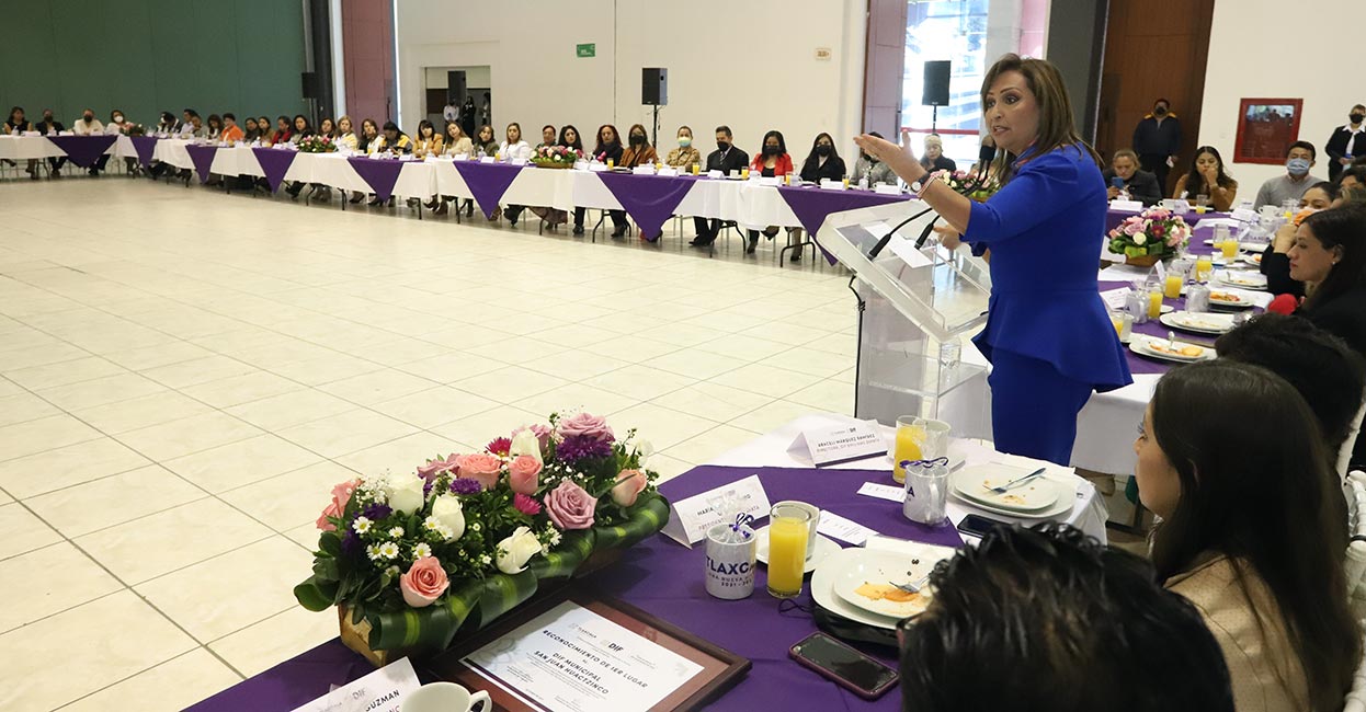 Se reúne gobernadora Lorena Cuéllar con presidentas y directoras de los DIF municipales