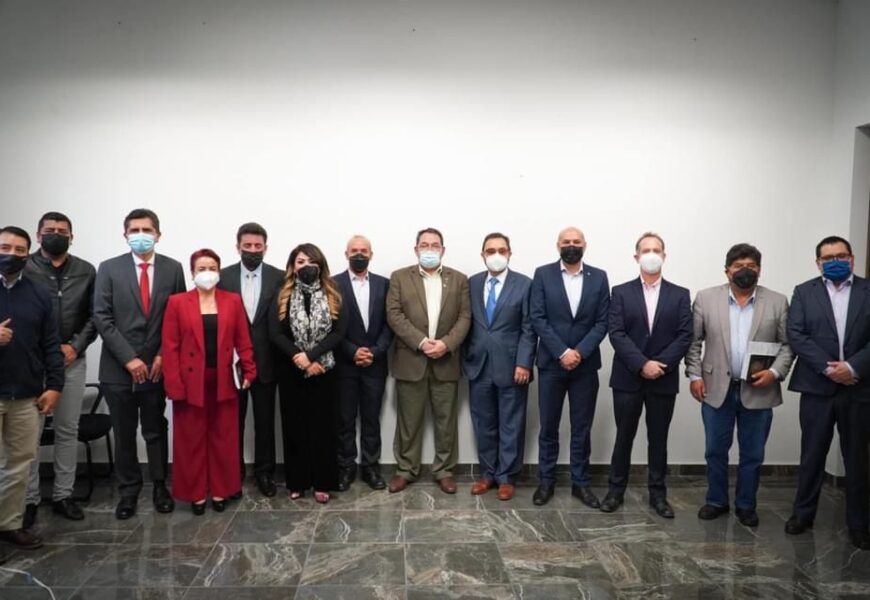 Alejandra Ramírez Ortiz, asiste a reunión con empresarios