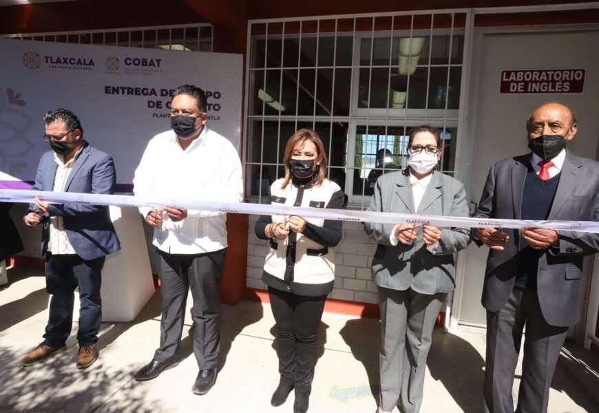 Entregó gobernadora equipos de cómputo a estudiantes del COBAT 02 de Huamantla Entregó gobernadora equipos de cómputo a estudiantes del COBAT 02 de Huamantla