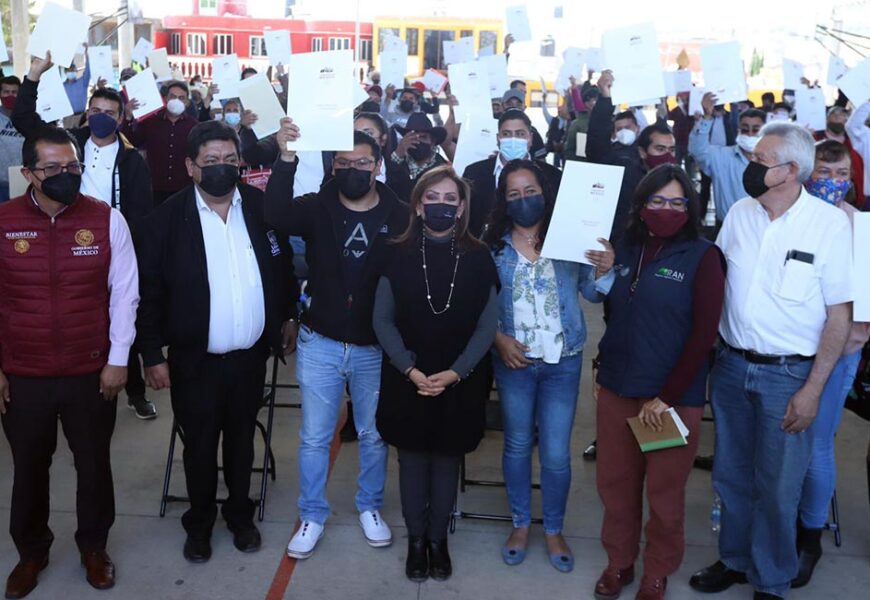 Entregó Lorena Cuéllar títulos de propiedad de solar urbano en Lázaro Cárdenas Entregó Lorena Cuéllar títulos de propiedad de solar urbano en Lázaro Cárdenas