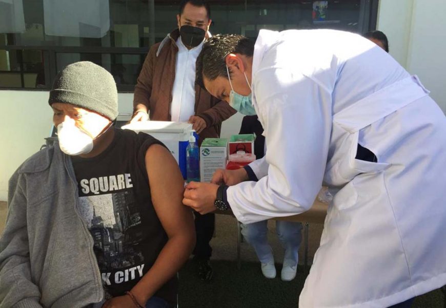 Tlaxcala, inicia la aplicación de la tercera vacuna a personas mayores de 60 años