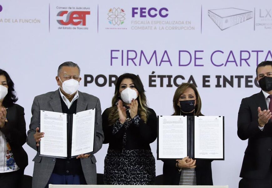 Firma Lorena Cuéllar carta–compromiso anticorrupción “Por la ética e integridad pública del Estado de Tlaxcala