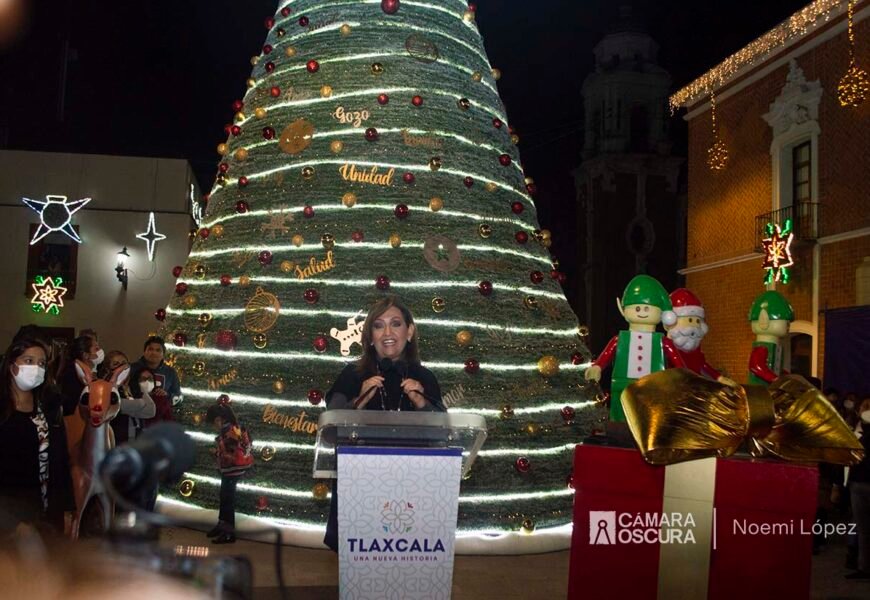 Encabeza gobernadora encendido de árbol y villa navideña Encabeza gobernadora encendido de árbol y villa navideña