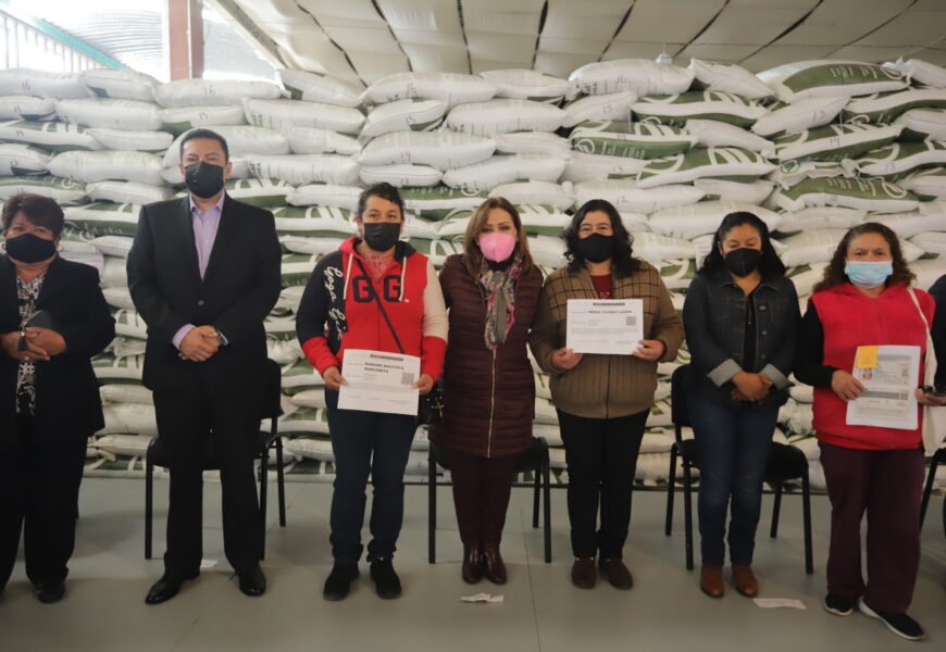 Entrega Gobernadora apoyos del programa fertilizantes Entrega Gobernadora apoyos del programa fertilizantes