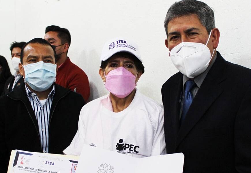 Entregó ITEA certificados a trabajadores del ayuntamiento de Tetla