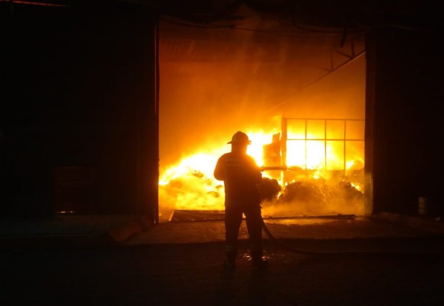 SSC sofoca incendio de fábrica en Xicohtzinco