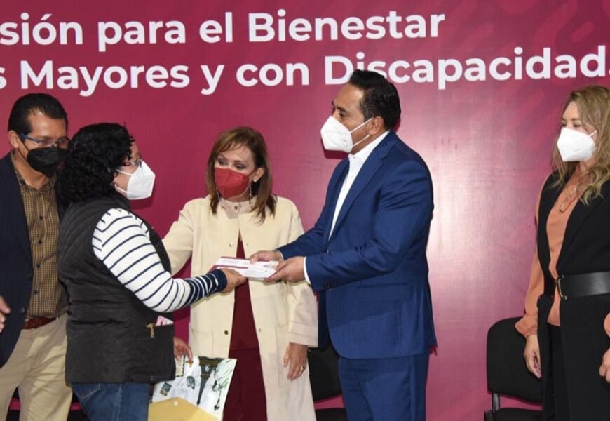 Entregan 674 tarjetas de Pensión para el Bienestar en Tlaxcala Capital