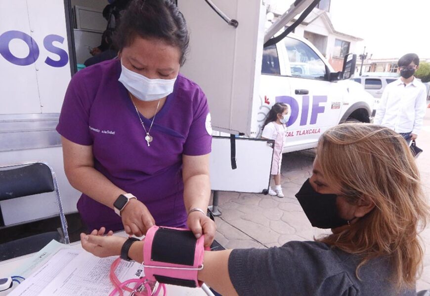 Unidad móvil del SEDIF lleva servicios médicos a población vulnerable