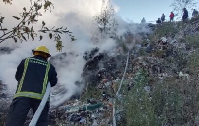 Bomberos atiende incendio en relleno sanitario de Nanacamilpa, Tlaxcala