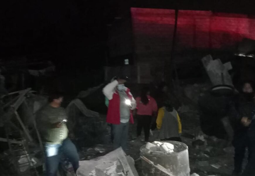 Atienden cuerpos de emergencia y seguridad explosión en una casa de Chiautempan Atienden cuerpos de emergencia y seguridad explosión en una casa de Chiautempan