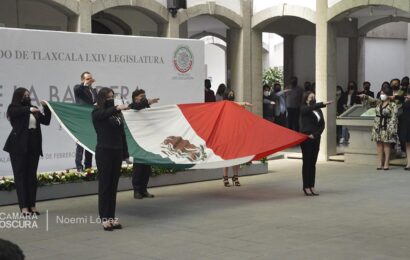 Con nueva Bandera Nacional, Congreso de Tlaxcala conmemora este 24 de febrero