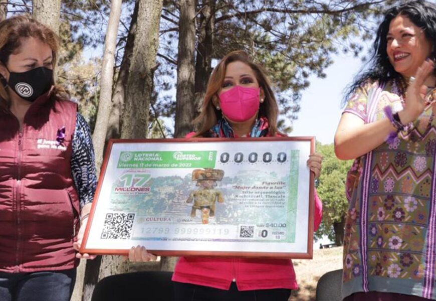 Develan billete conmemorativo del día internacional de la mujer en la zona arqueológica de Xochitécatl