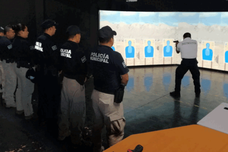 Capacitan a policías de Amaxac en el manejo de armas