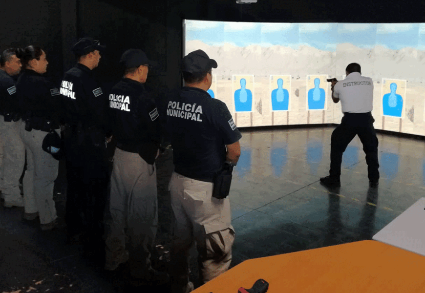 Capacitan a policías de Amaxac en el manejo de armas