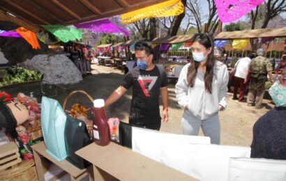 Participan productores locales en tianguis turístico artesanal