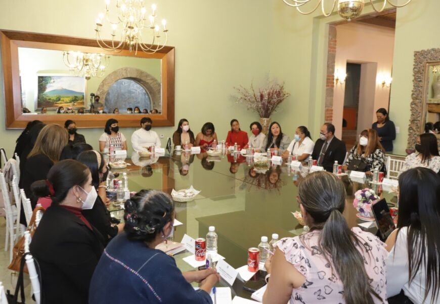 Gobernadora Lorena Cuéllar sostiene diálogo con Organizaciones y Colectivos Feministas Gobernadora Lorena Cuéllar sostiene diálogo con Organizaciones y Colectivos Feministas