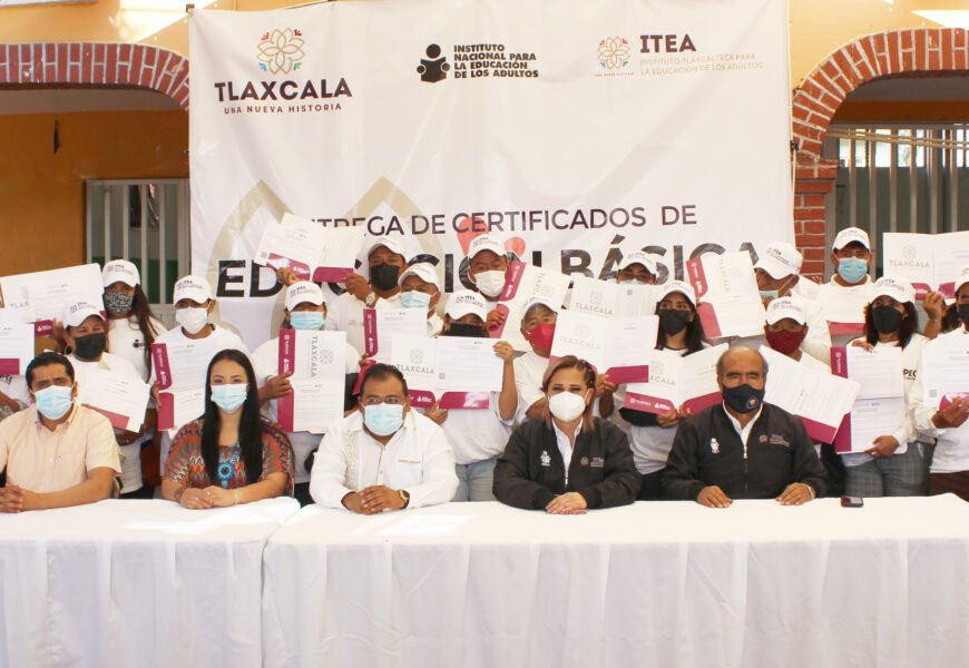 Entregó gobierno del estado certificados de educación básica en Tetlatlahuca
