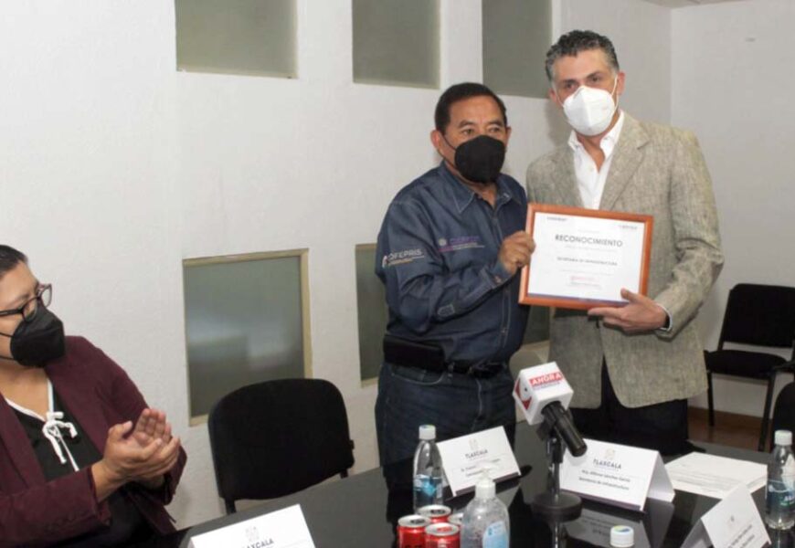 Recibe Secretaría de Infraestructura certificado como espacio 100 por ciento libre de humo de tabaco