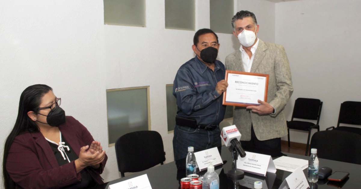 Recibe Secretaría de Infraestructura certificado como espacio 100 por ciento libre de humo de tabaco
