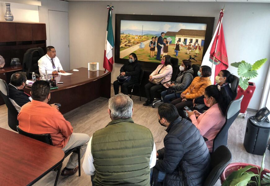 Acuerdan continuar con actividades escolares en la técnica 35