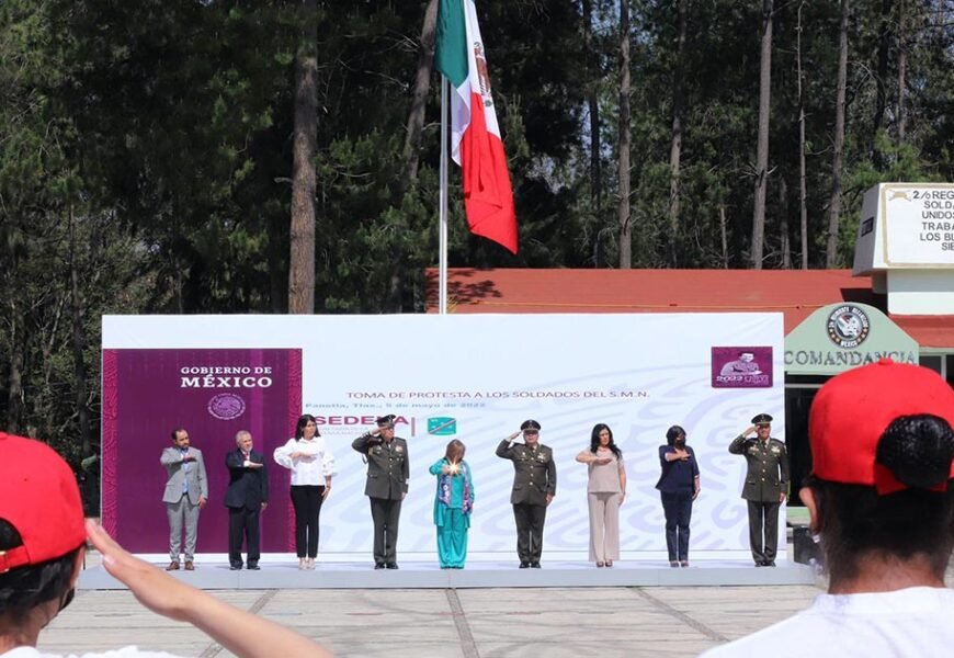 Gobernadora Lorena Cuéllar tomó protesta de bandera a soldados del SMN