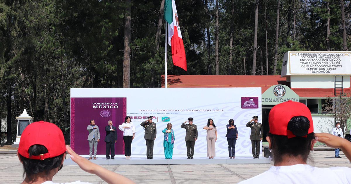 Gobernadora Lorena Cuéllar tomó protesta de bandera a soldados del SMN