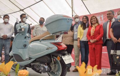 Gobernadora Lorena Cuéllar asistió a festejo de las madres Trabajadoras de la educación