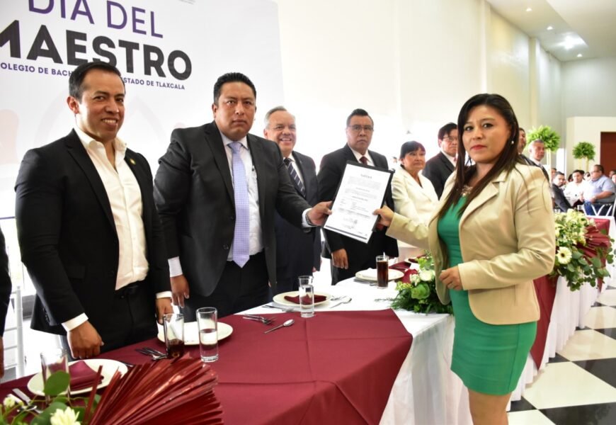 Entregó COBAT 15 nombramientos definitivos a personal docente