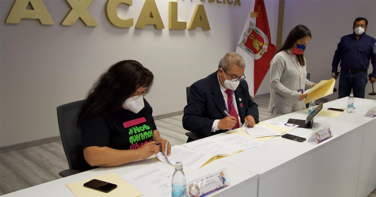 Firman SEPE y Centro Fray Julián Garcés convenio sobre la implementación de estrategias educativas para prevenir y erradicar la trata de personas en Tlaxcala