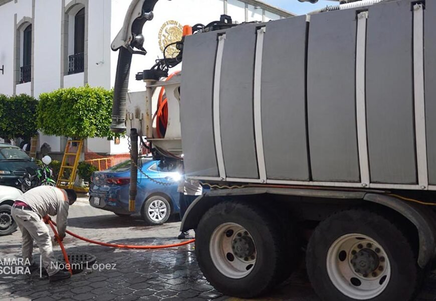 Realiza CAPAM acciones de saneamiento en drenajes y pozos de visita en el Centro de Tlaxcala