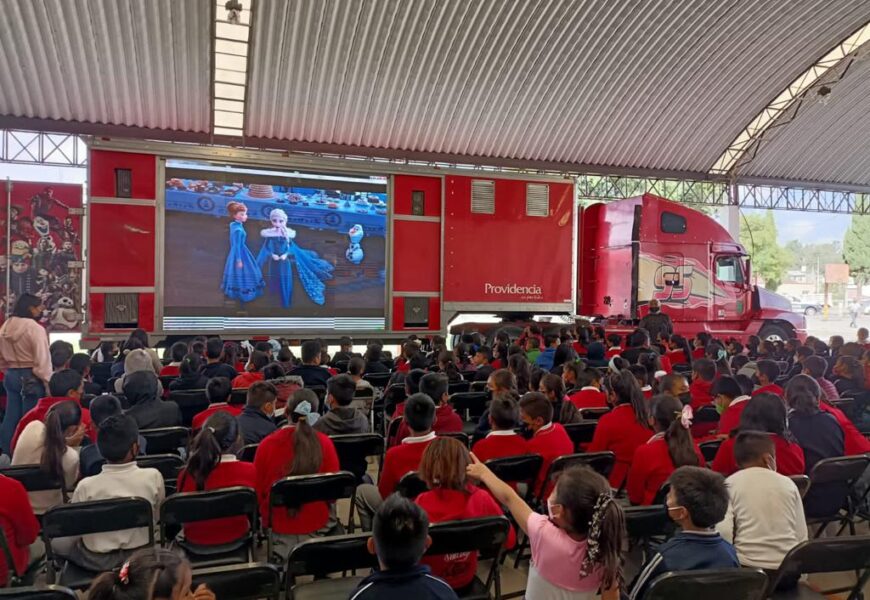 Realiza SEPE exitoso programa “Cine escolar al aire libre”