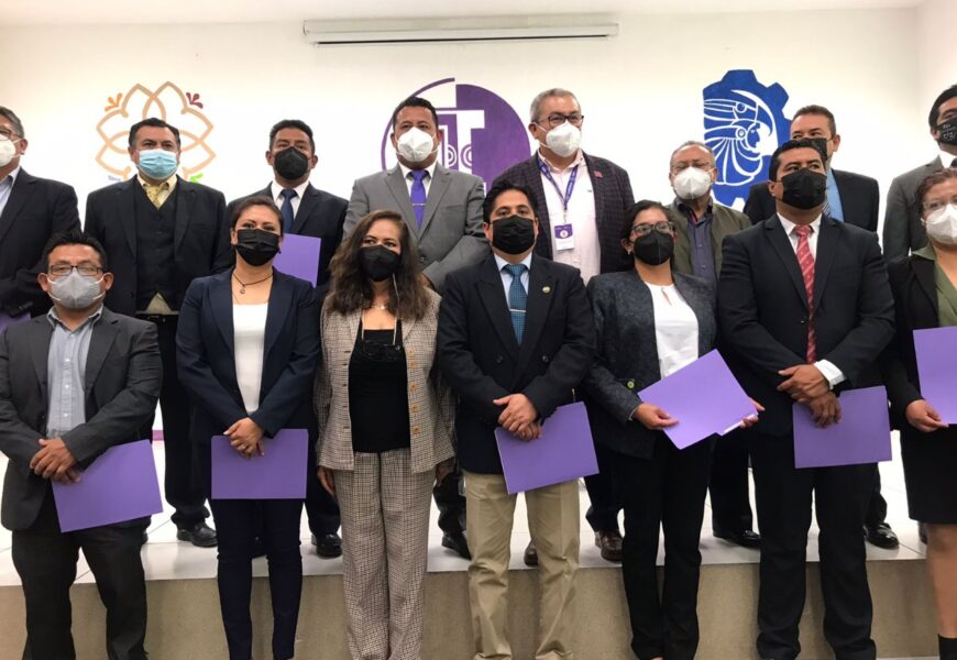 Autoridades educativas entregan estímulos al desempeño docente del ITST