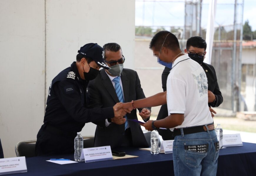 ICATLAX y SSC entregan 150 constancias de capacitación en el Cereso de Apizaco ICATLAX y SSC entregan 150 constancias de capacitación en el Cereso de Apizaco