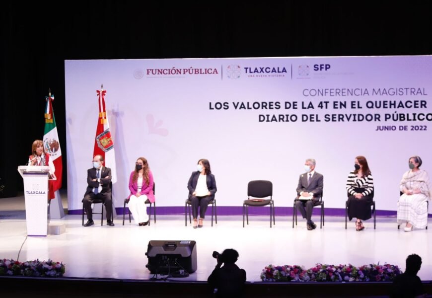 Llama gobernadora a funcionarios estatales a desempeñarse bajo los principios de la 4T
