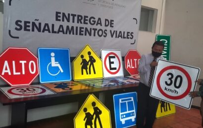 Entrega SMyT señalamientos viales al municipio de Tetla