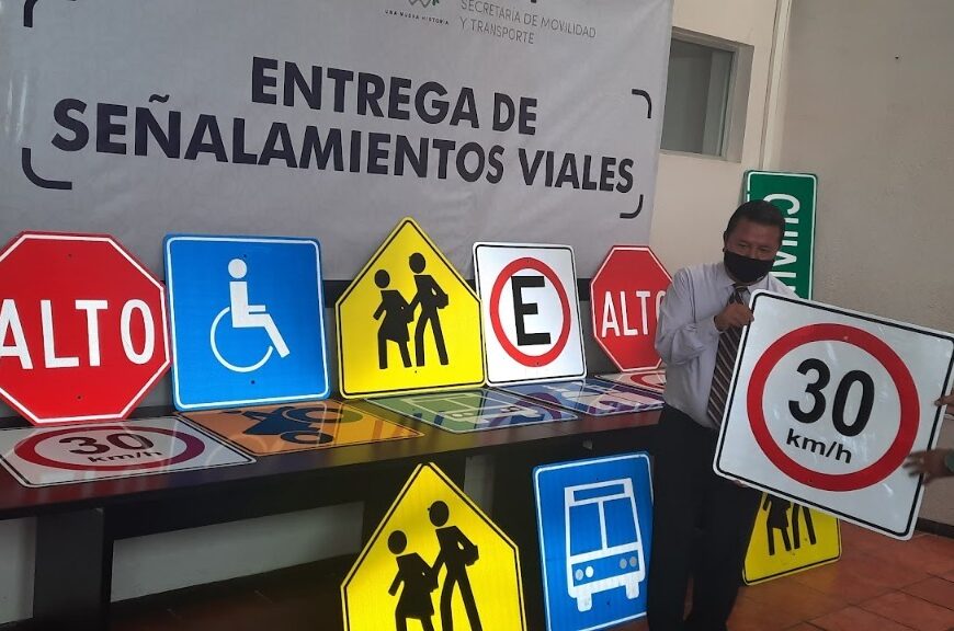 Entrega SMyT señalamientos viales al municipio de Tetla Entrega SMyT señalamientos viales al municipio de Tetla