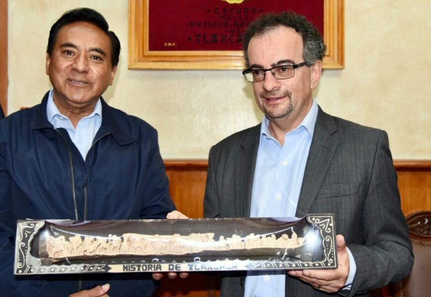 Recibe el presidente municipal de Tlaxcala al embajador de la Reina Isabel II en México Recibe el presidente municipal de Tlaxcala al embajador de la Reina Isabel II en México