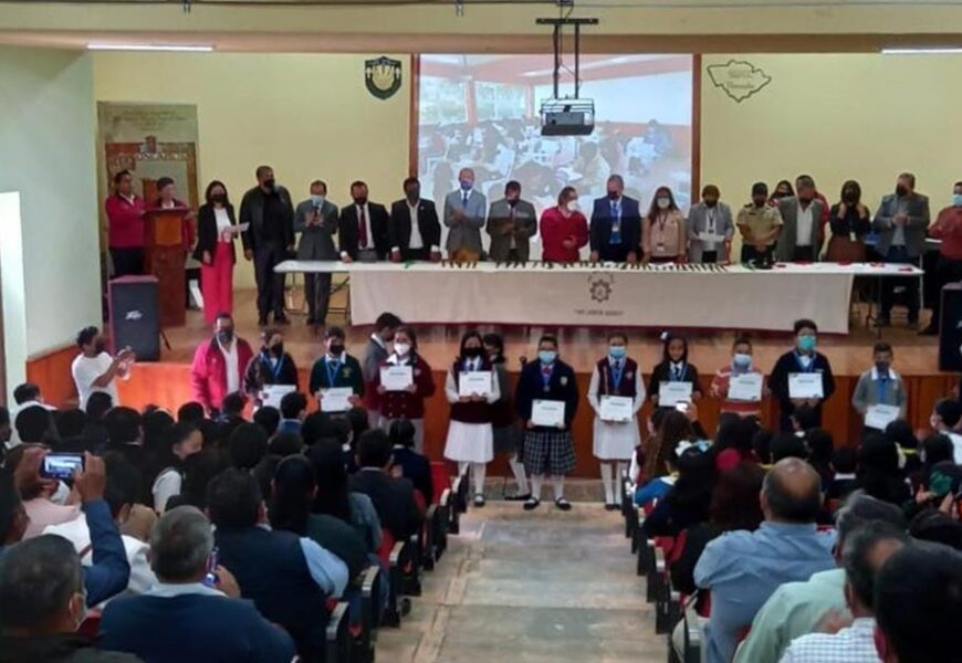 SEPE-USET premia a alumnos que participarán en concursos nacionales de matemáticas y ciencias