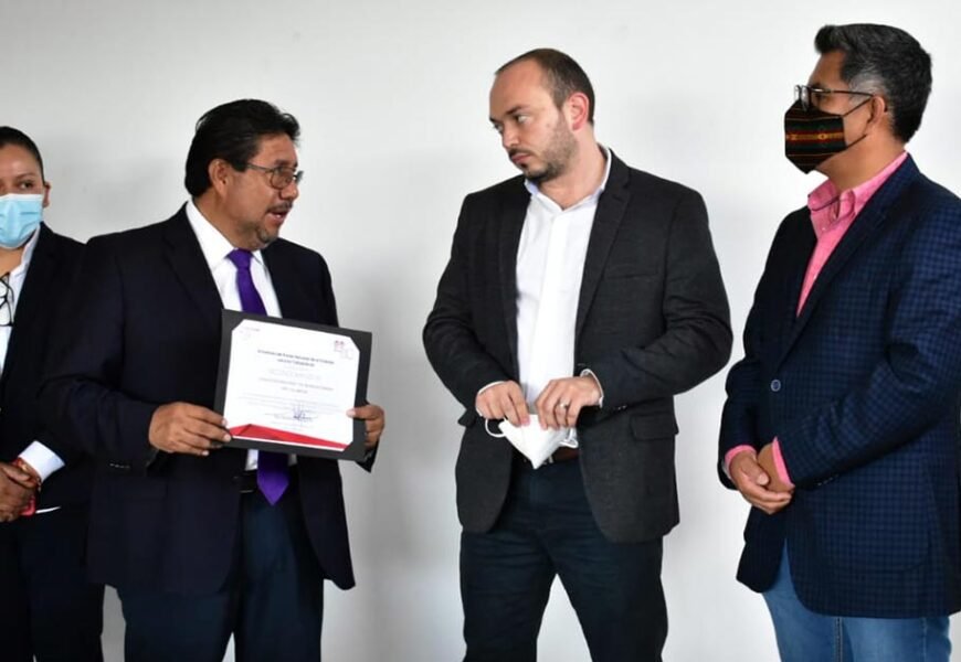 Recibe CECyTE-EMSaD reconocimiento como empresa de diez en el Infonavit
